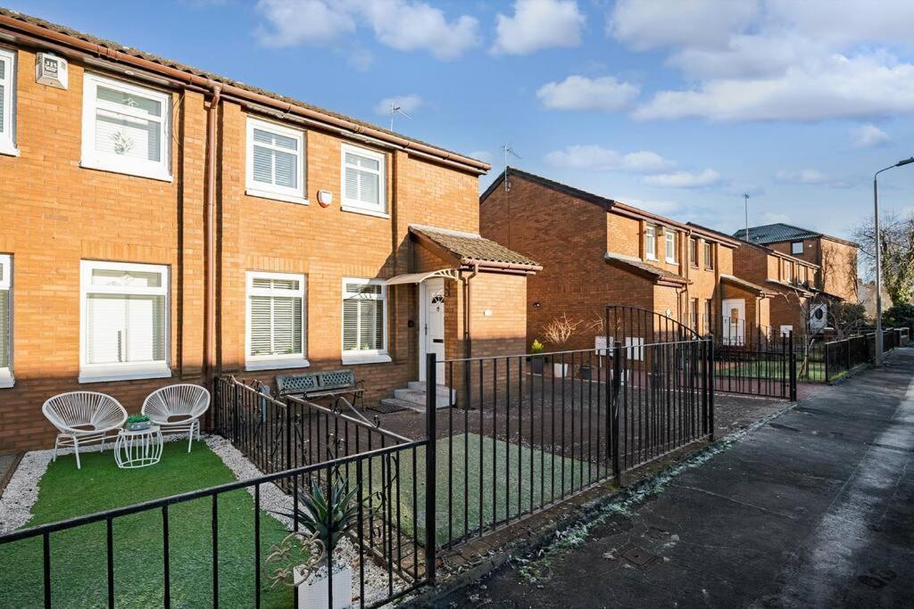 Stylish 2-Bed House Private Driveway Apartment Glasgow Exterior foto