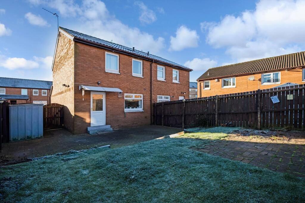 Stylish 2-Bed House Private Driveway Apartment Glasgow Exterior foto